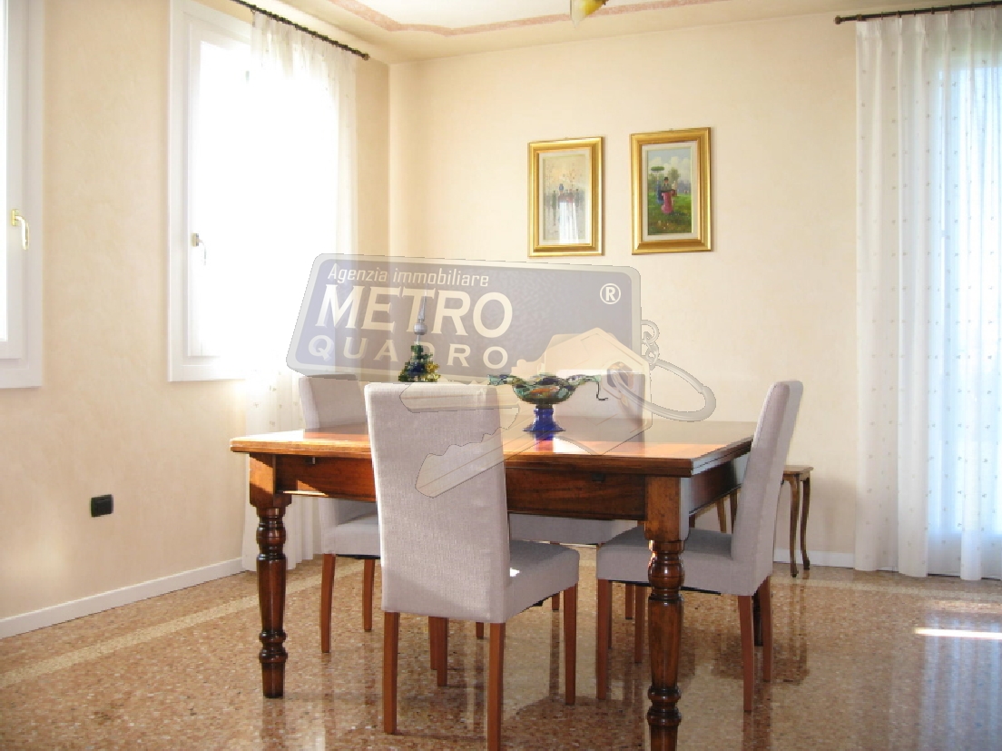 Casa indipendente con giardino in via roma, Zugliano