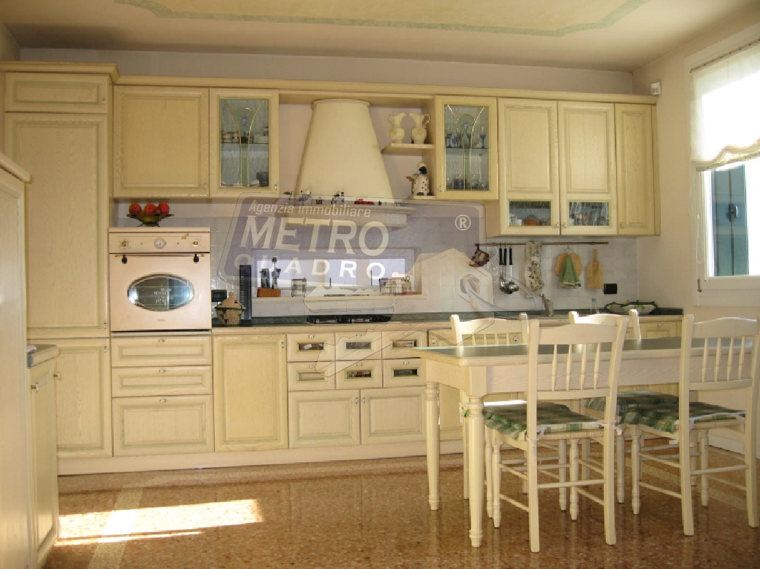 Casa indipendente con giardino in via roma, Zugliano