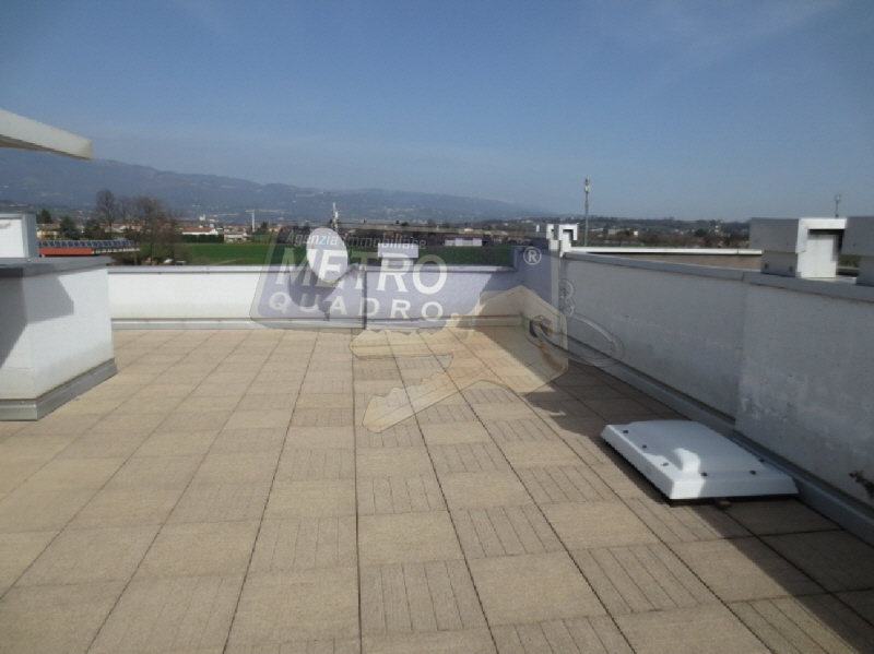 Attico con terrazzo in via del costo 47, Thiene