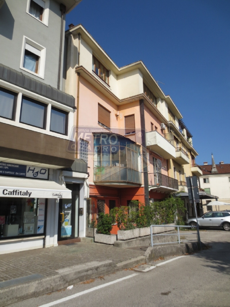 Quadrilocale con terrazzo in via del costo 47, Thiene