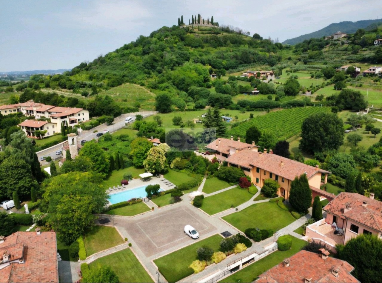 Villa con giardino in via del santolino, Gussago