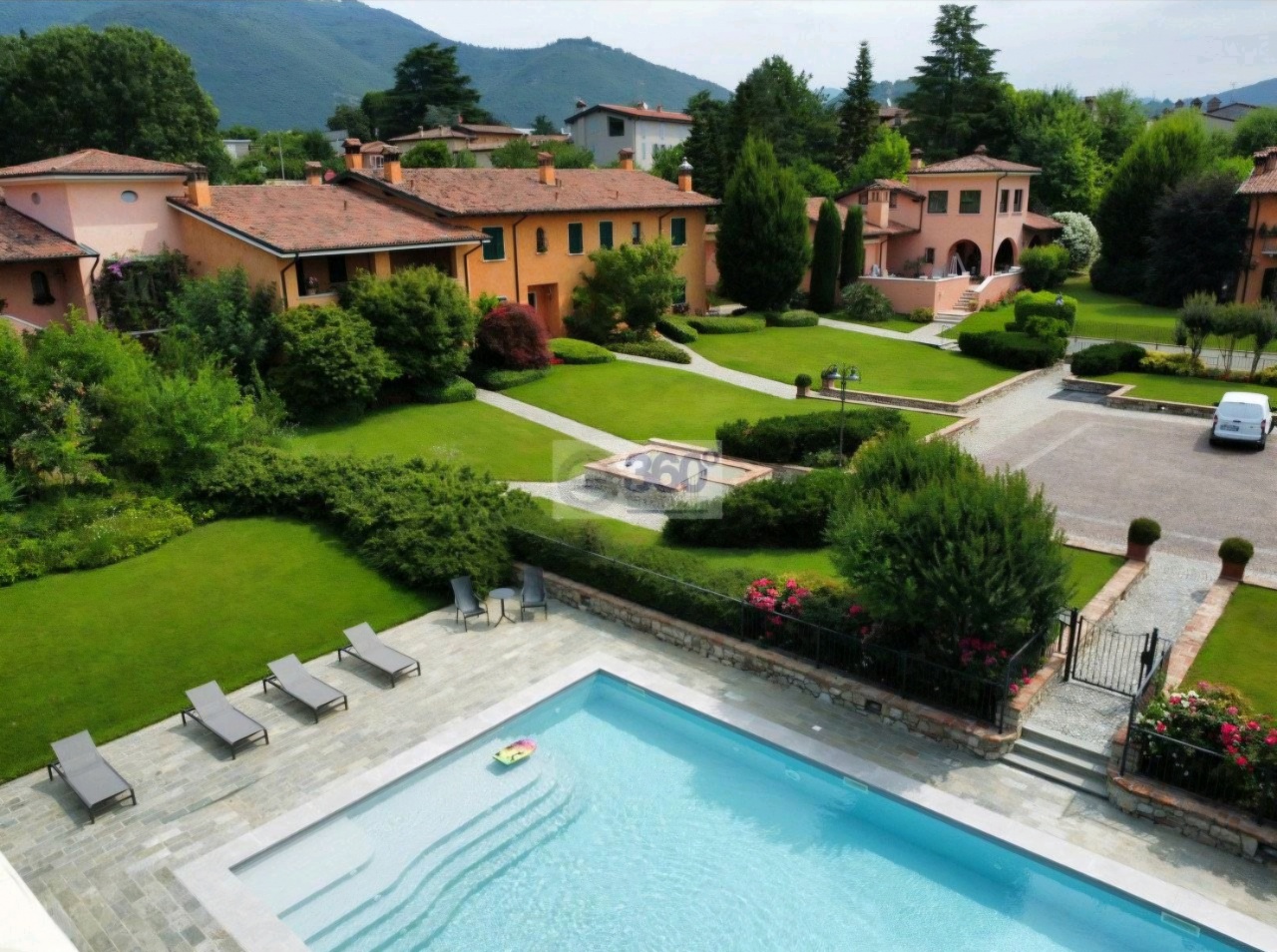 Villa con giardino in via del santolino, Gussago