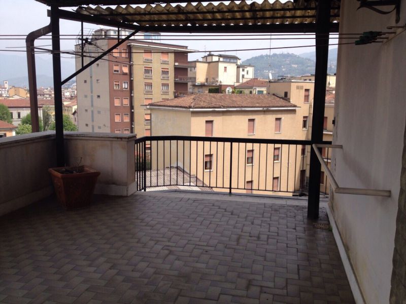 Appartamento con terrazzo in viale stazione, Brescia