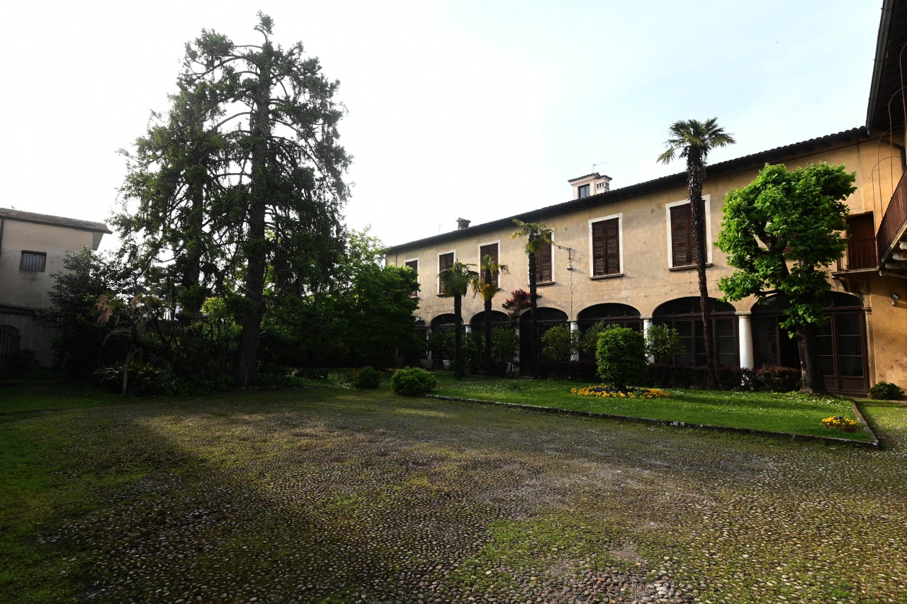 Stabile/Palazzo con giardino in via san martino, Castegnato