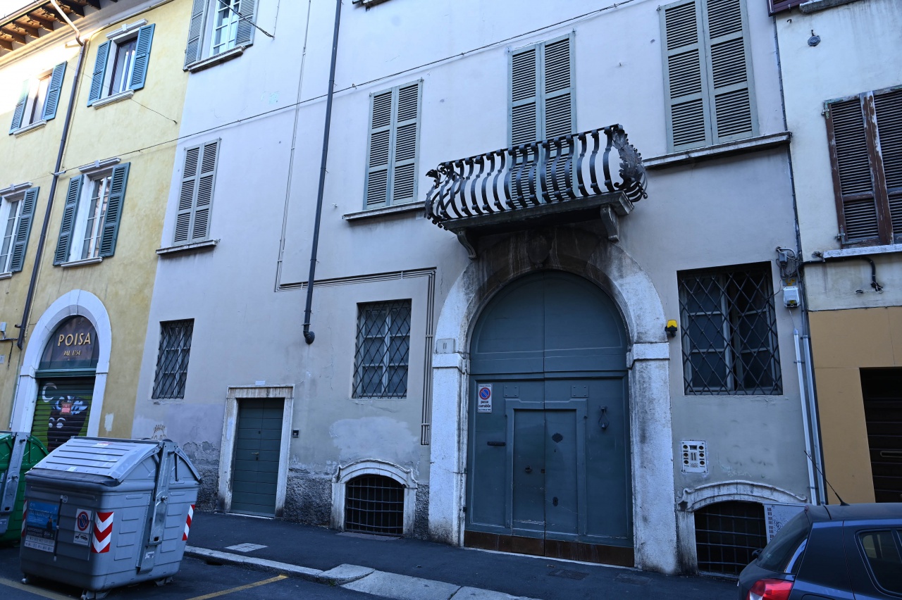 Ufficio da ristrutturare in via pace, Brescia