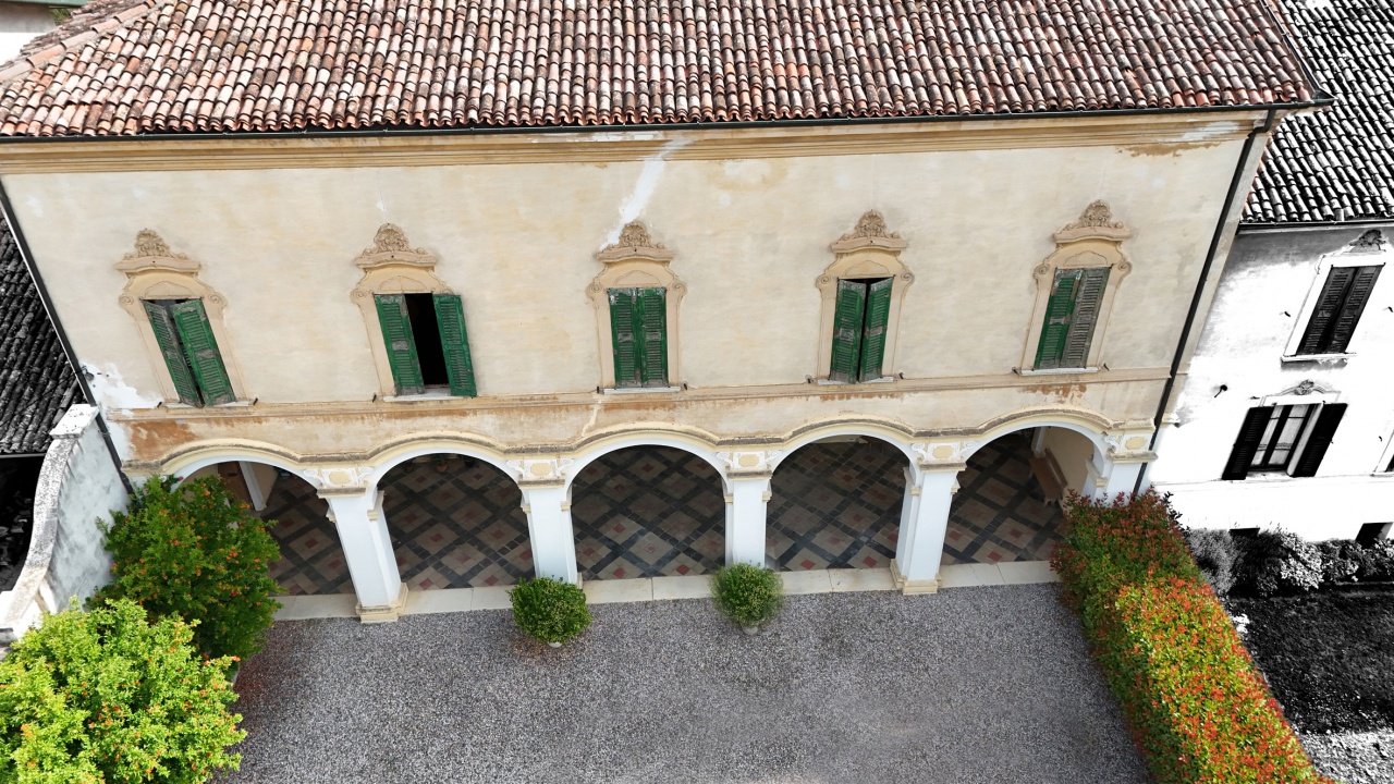Stabile/Palazzo con giardino in via fratelli bandiera, Milzano
