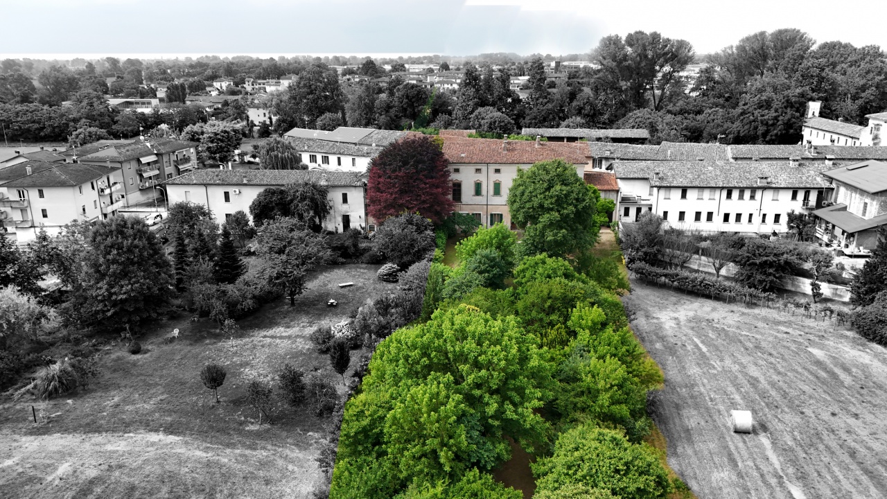 Stabile/Palazzo con giardino in via fratelli bandiera, Milzano