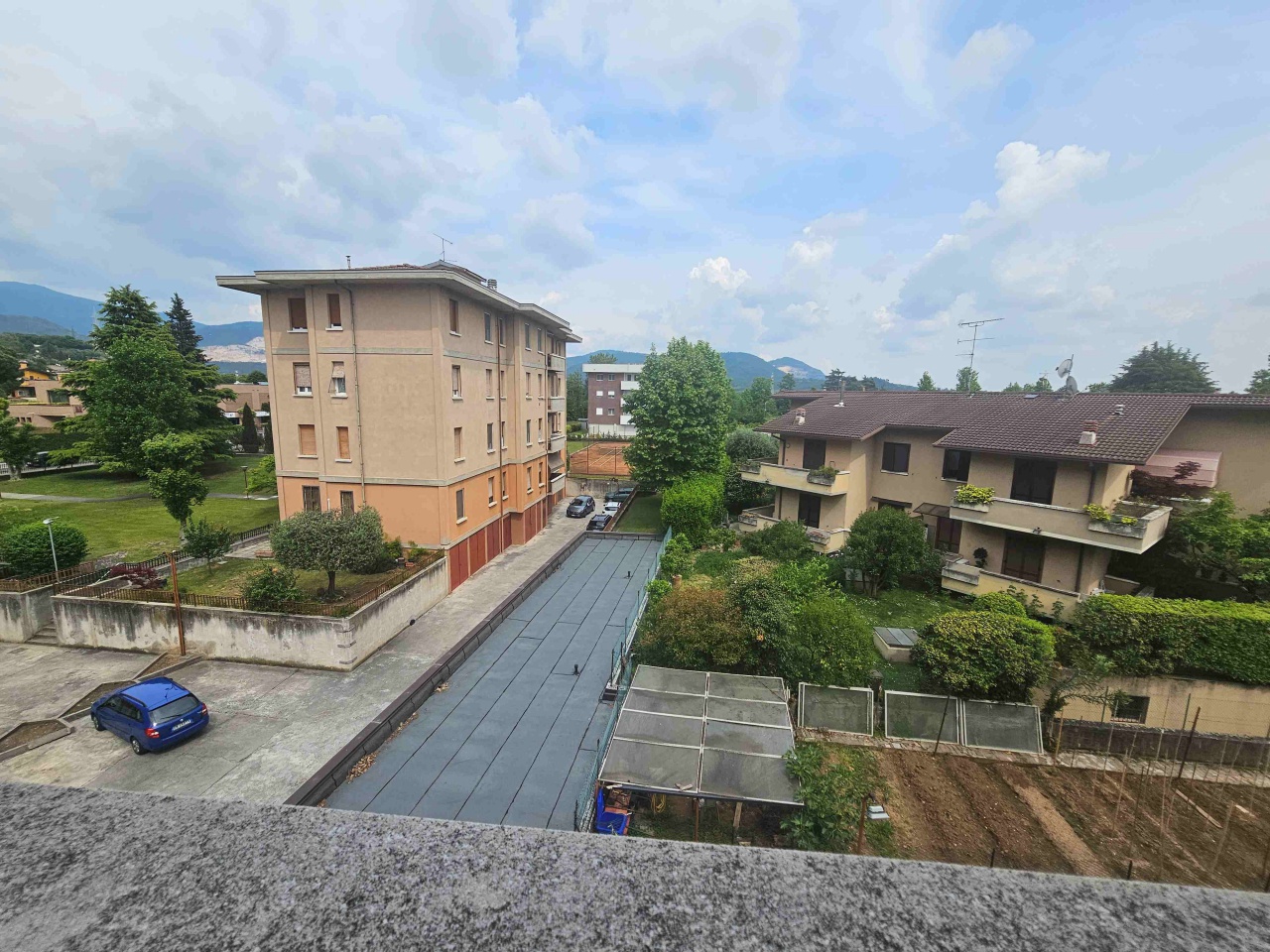 Trilocale con box a Brescia