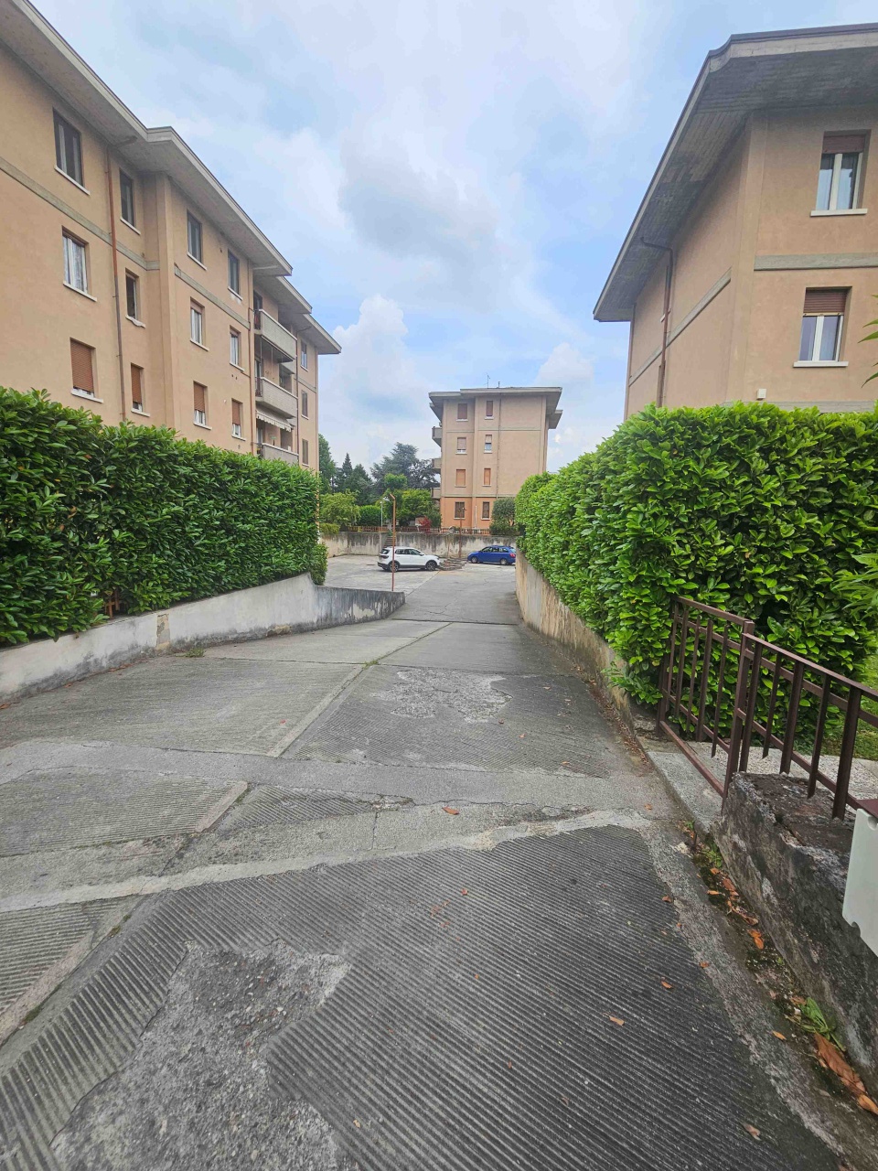 Trilocale con box a Brescia