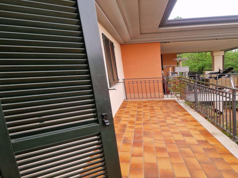 Villa con giardino in via ronco, Polpenazze del Garda