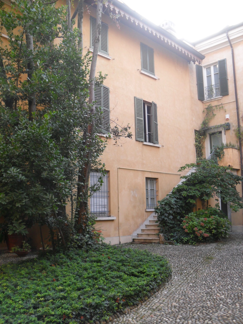 Casa indipendente con terrazzo in piazza tebaldo brusato, Brescia