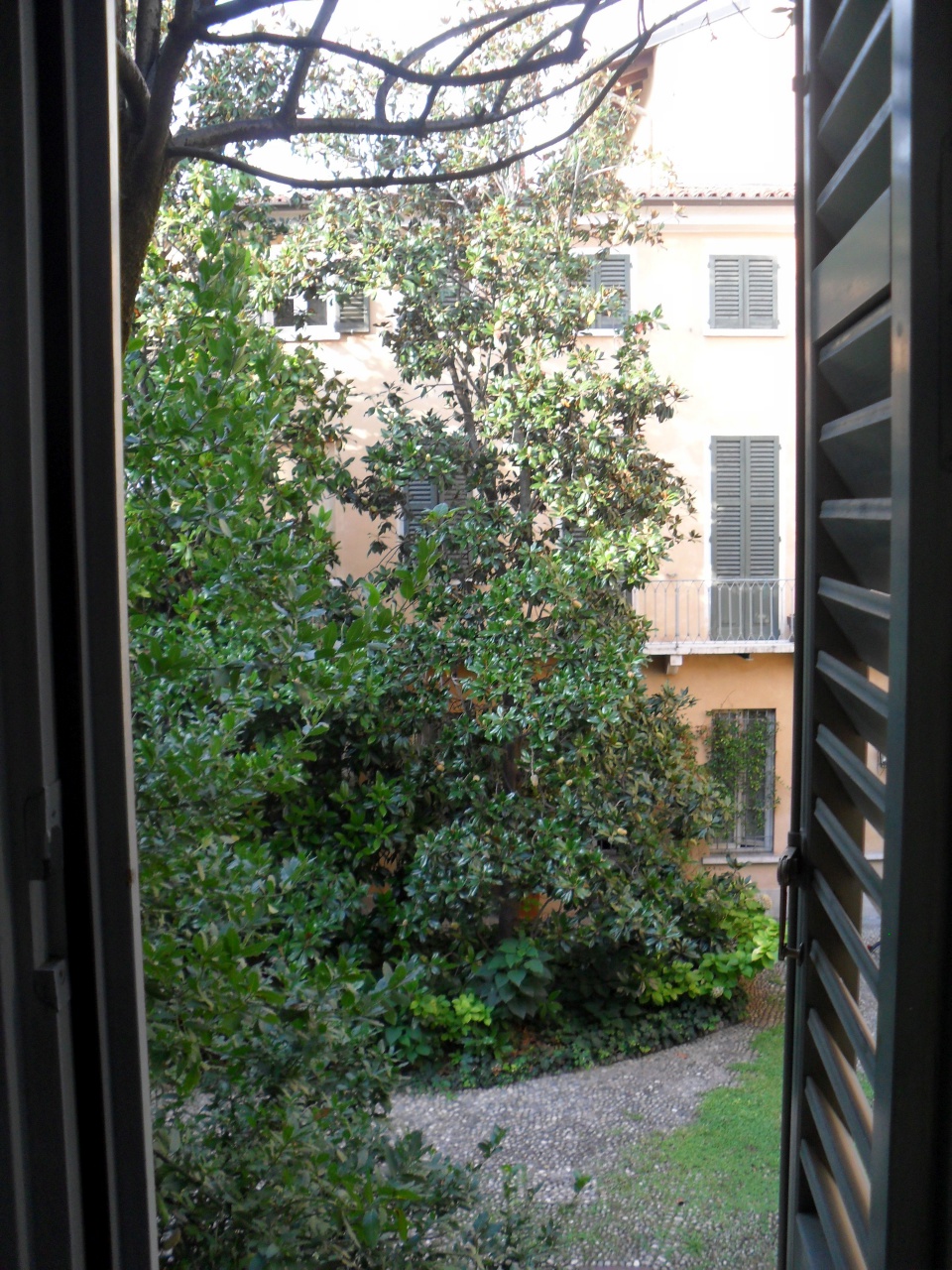 Casa indipendente con terrazzo in piazza tebaldo brusato, Brescia
