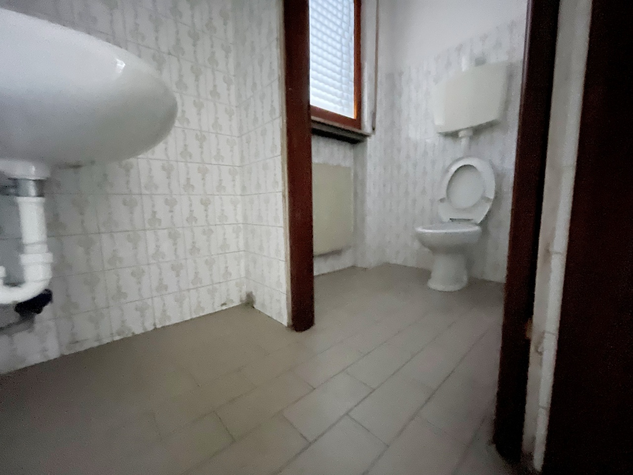 Negozio in affitto a Piacenza, Viale Dante