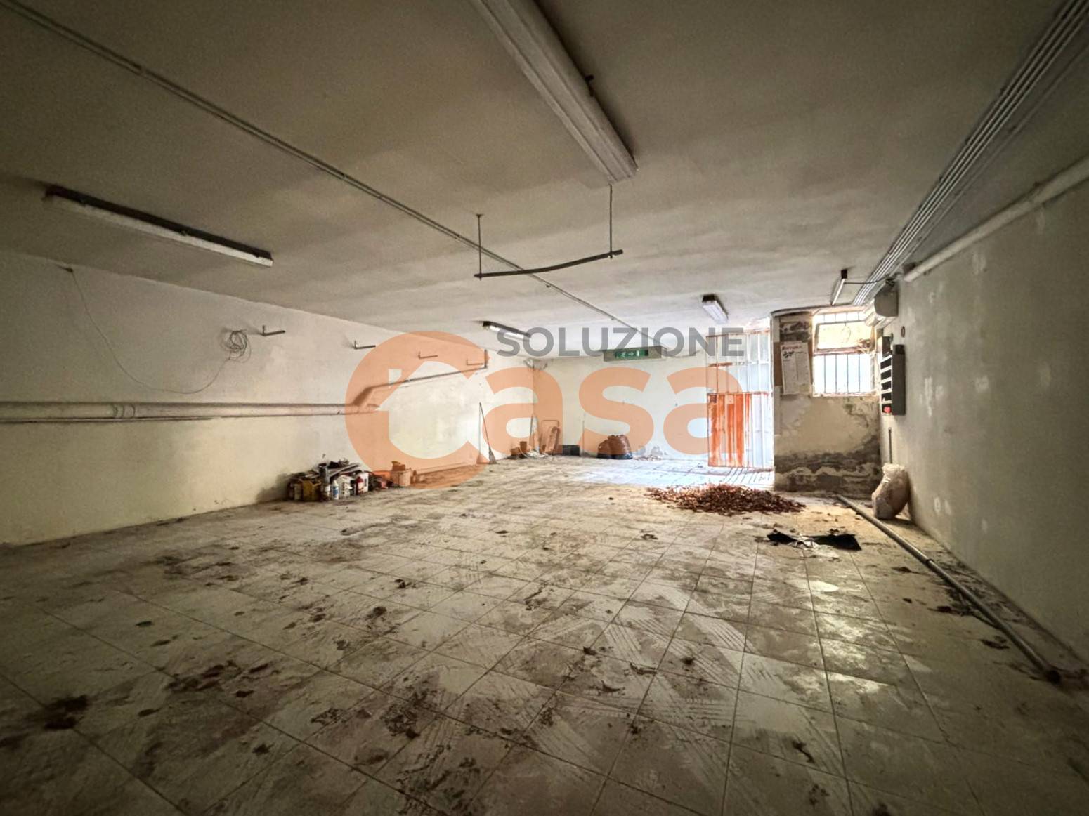 Magazzino in vendita a Piacenza, Infrangibile