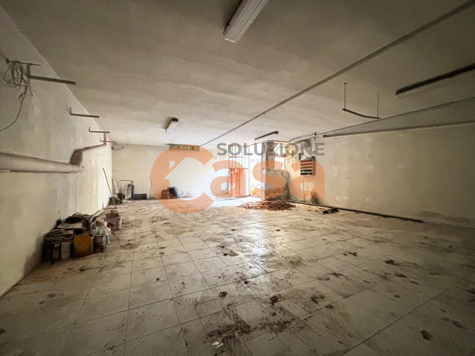 Magazzino in vendita a Piacenza, Infrangibile