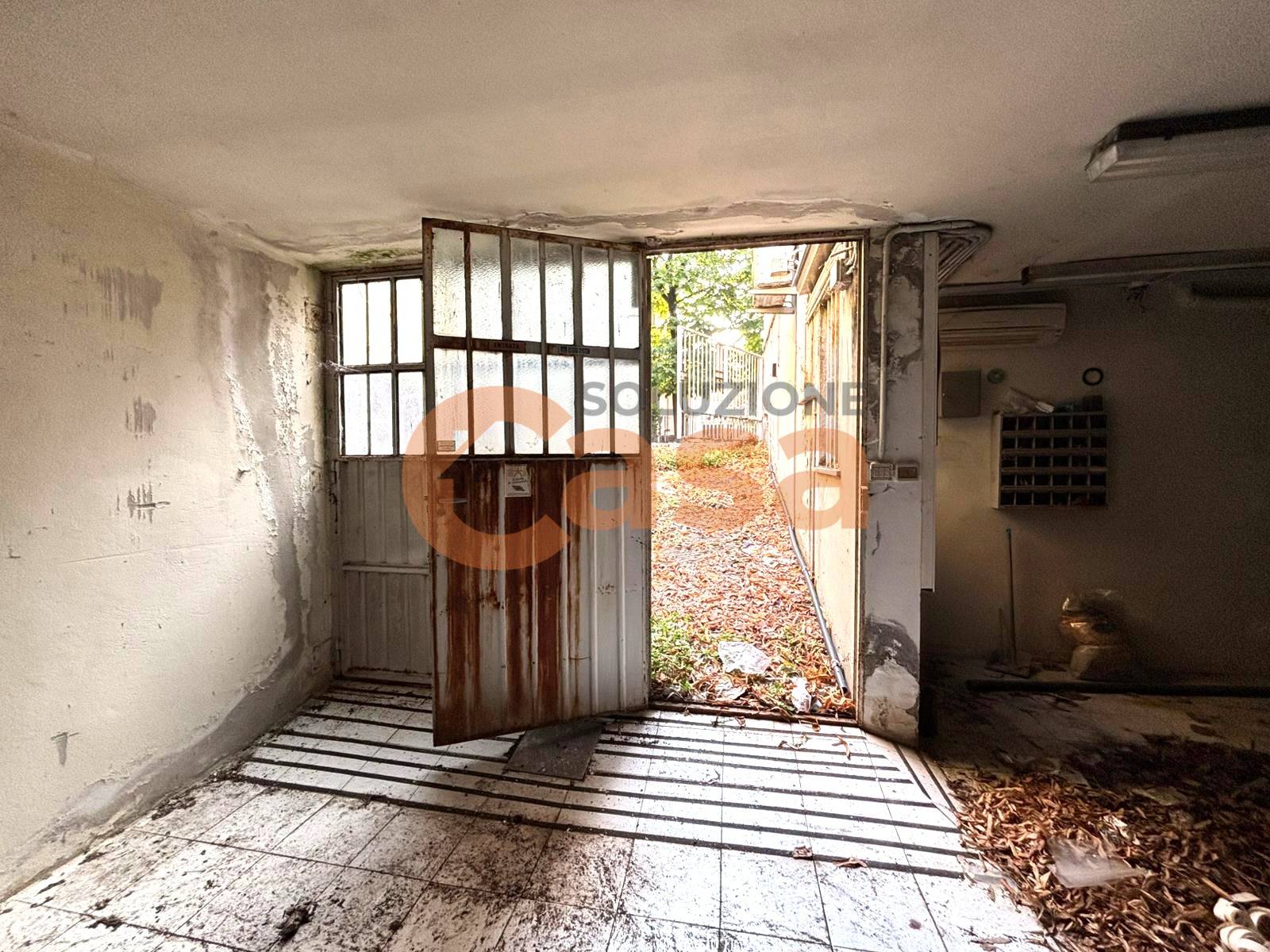 Box o garage in vendita a Piacenza, Infrangibile