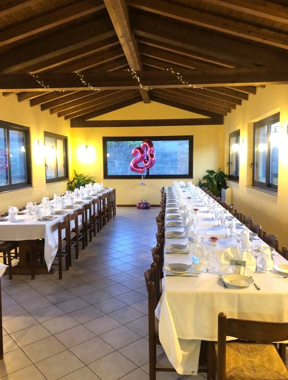 Locale commerciale in affitto a Gropparello