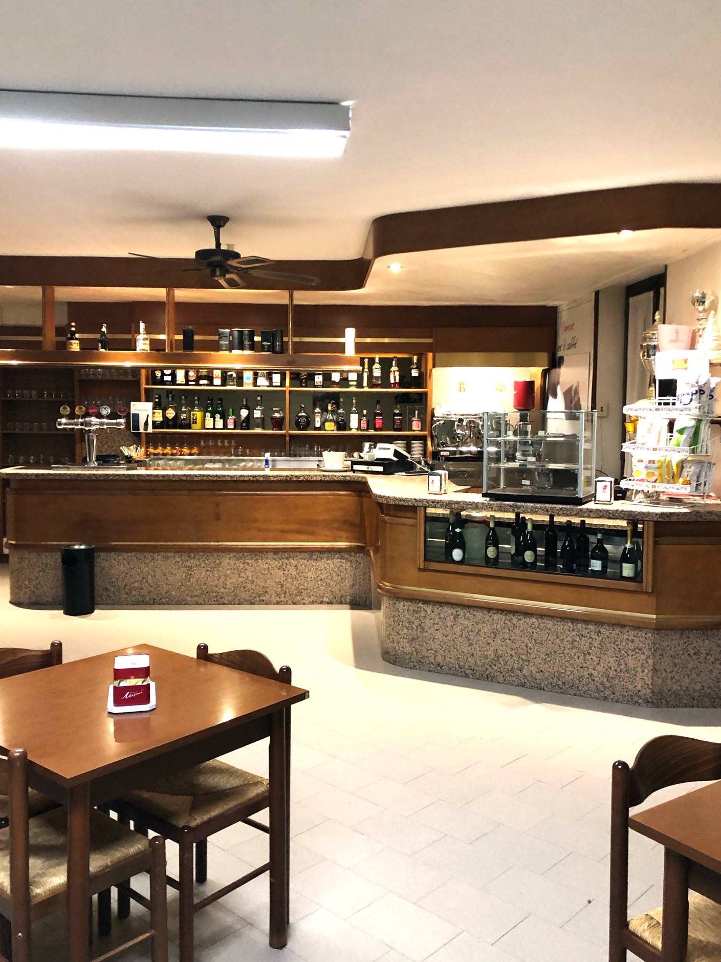 Locale commerciale in affitto a Gropparello