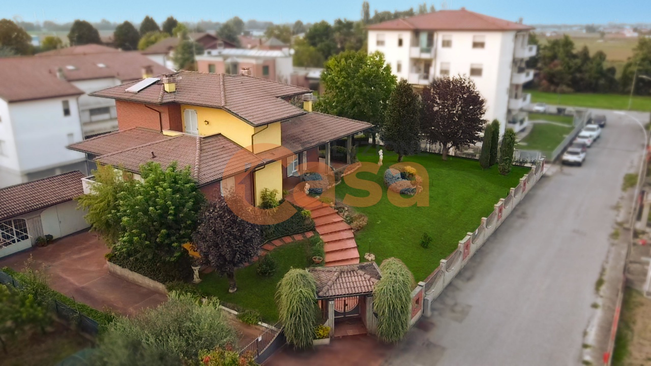 Villa in vendita a Cadeo