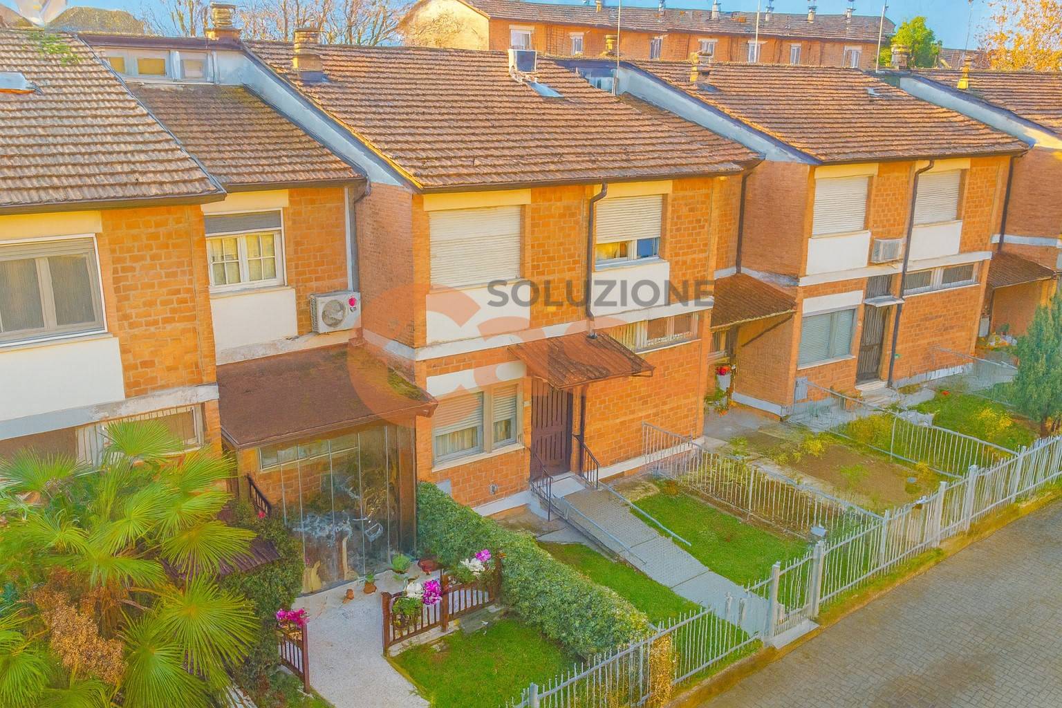 Villa in vendita a Piacenza, Viale Dante