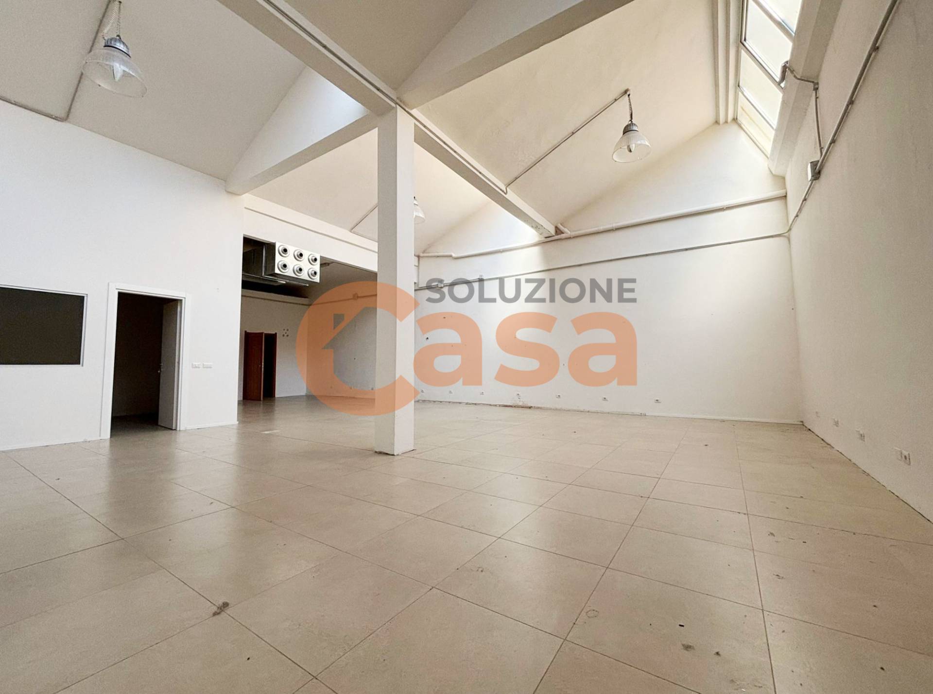 Negozio in affitto a Piacenza, Quart. 2000