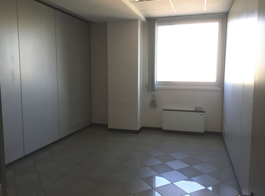 Negozio in affitto a Piacenza, S. Lazzaro