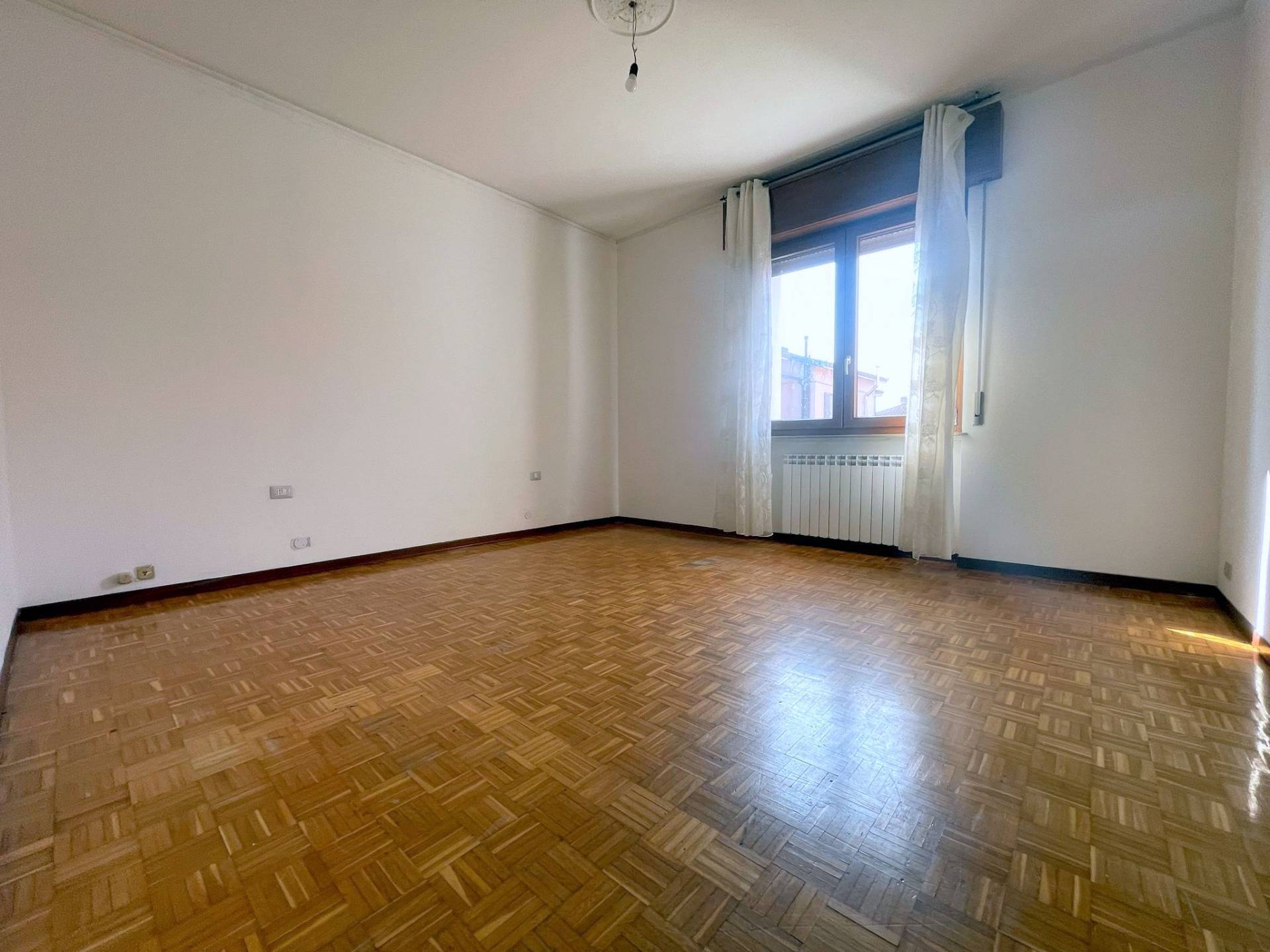 Appartamento in affitto a Piacenza, Quart. 2000