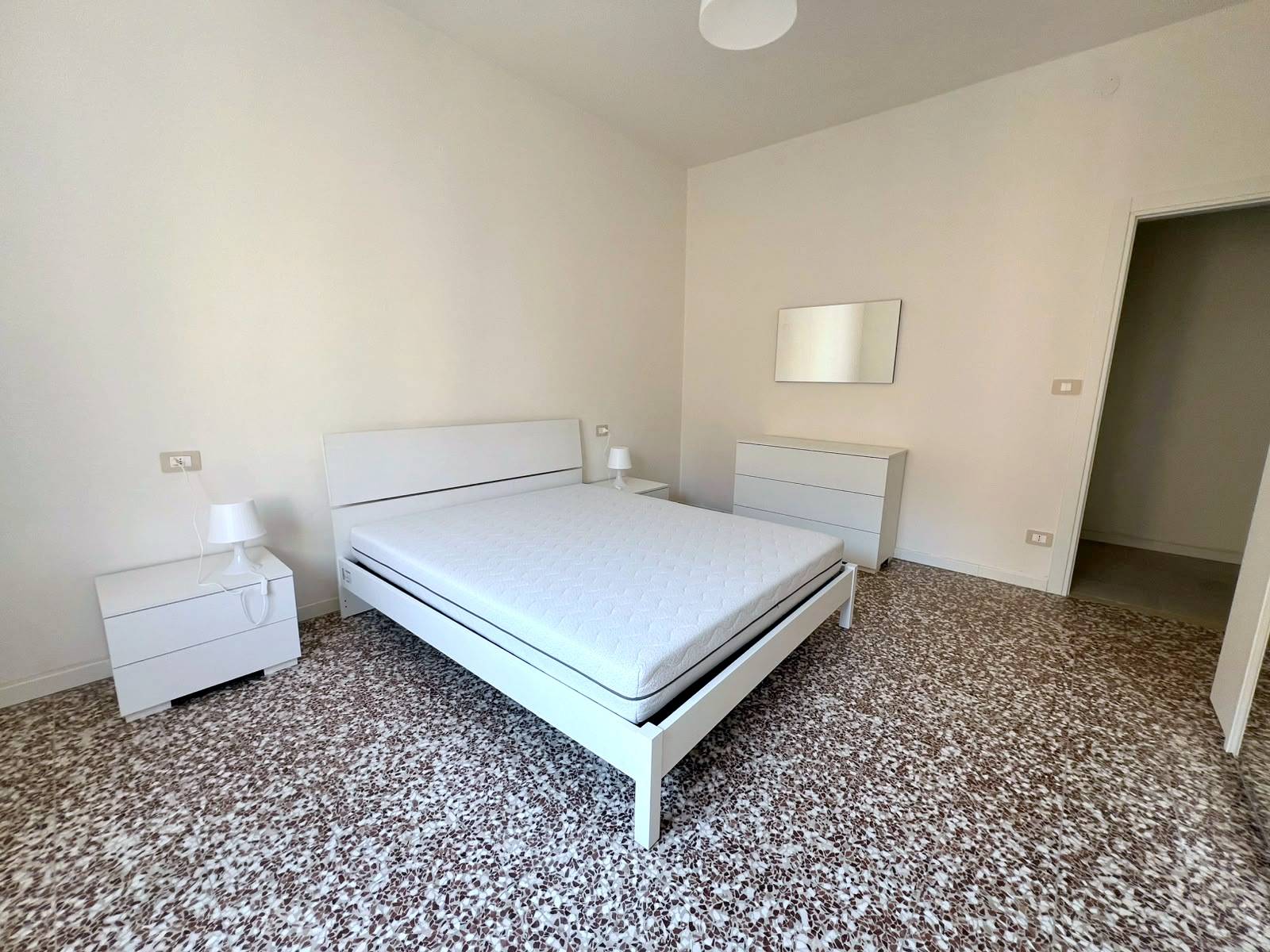 Appartamento in affitto a Piacenza, Viale Dante