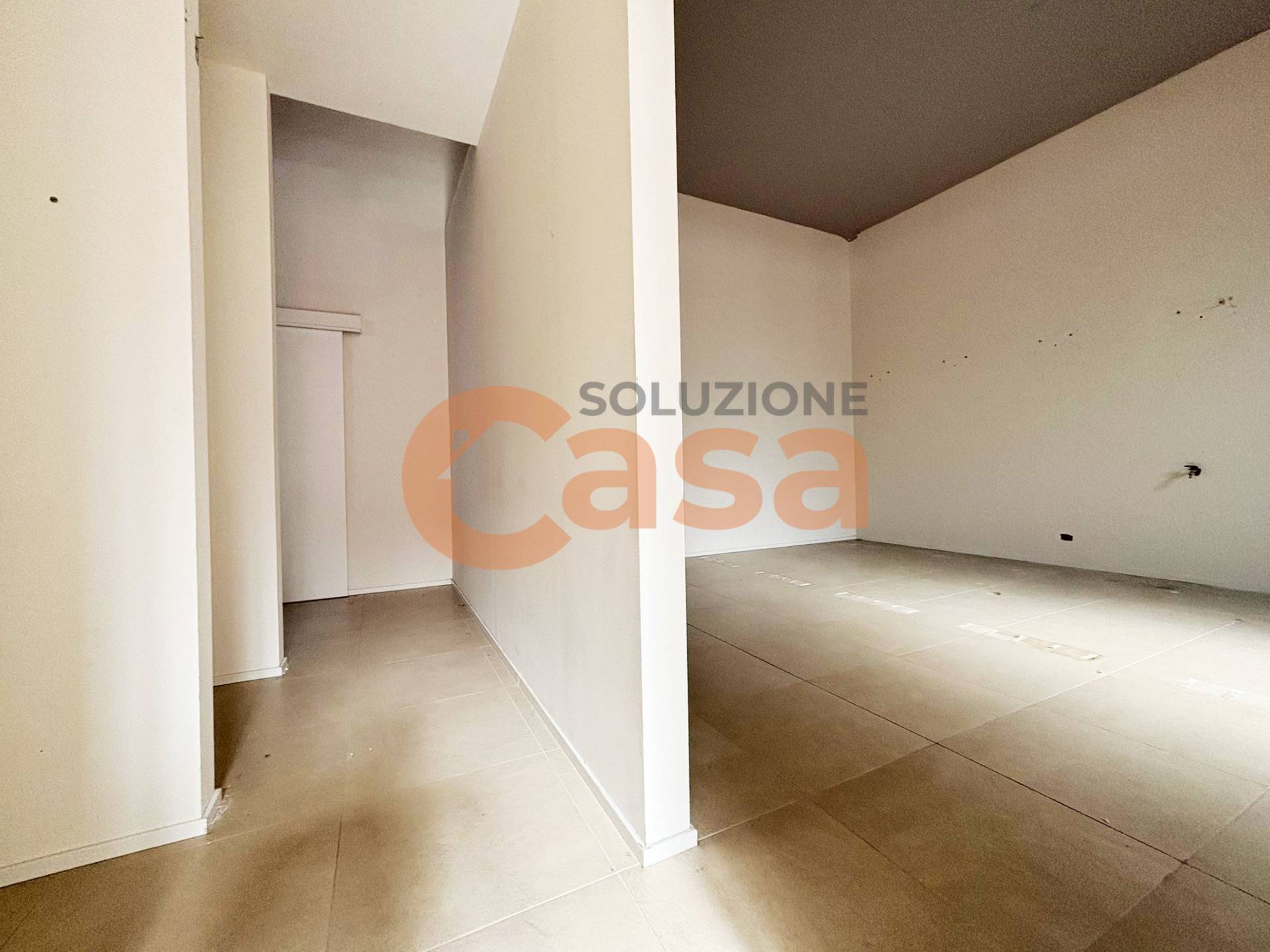 Negozio in affitto a Piacenza, Quart. 2000