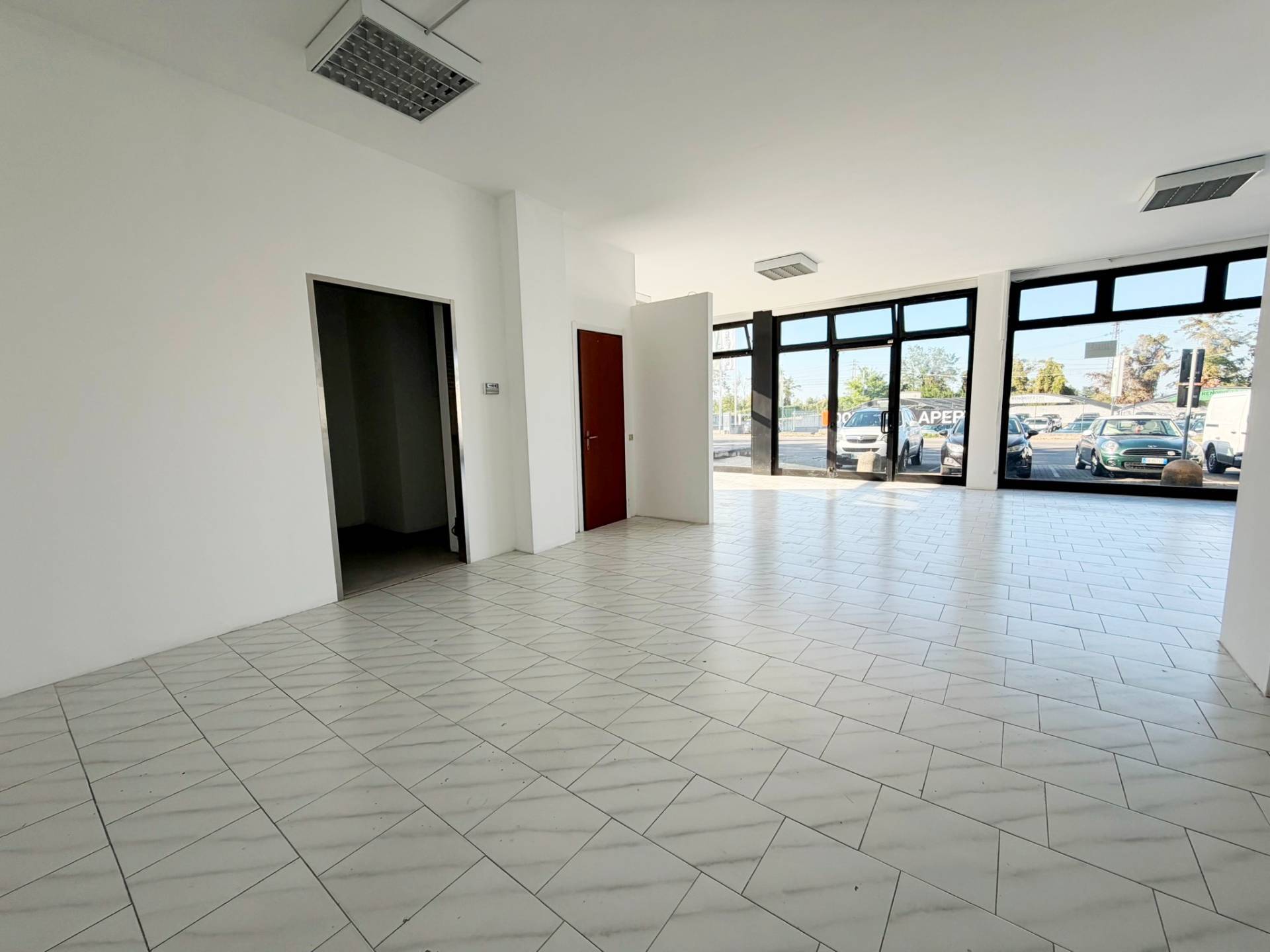 Negozio in affitto a Piacenza, S. Antonio