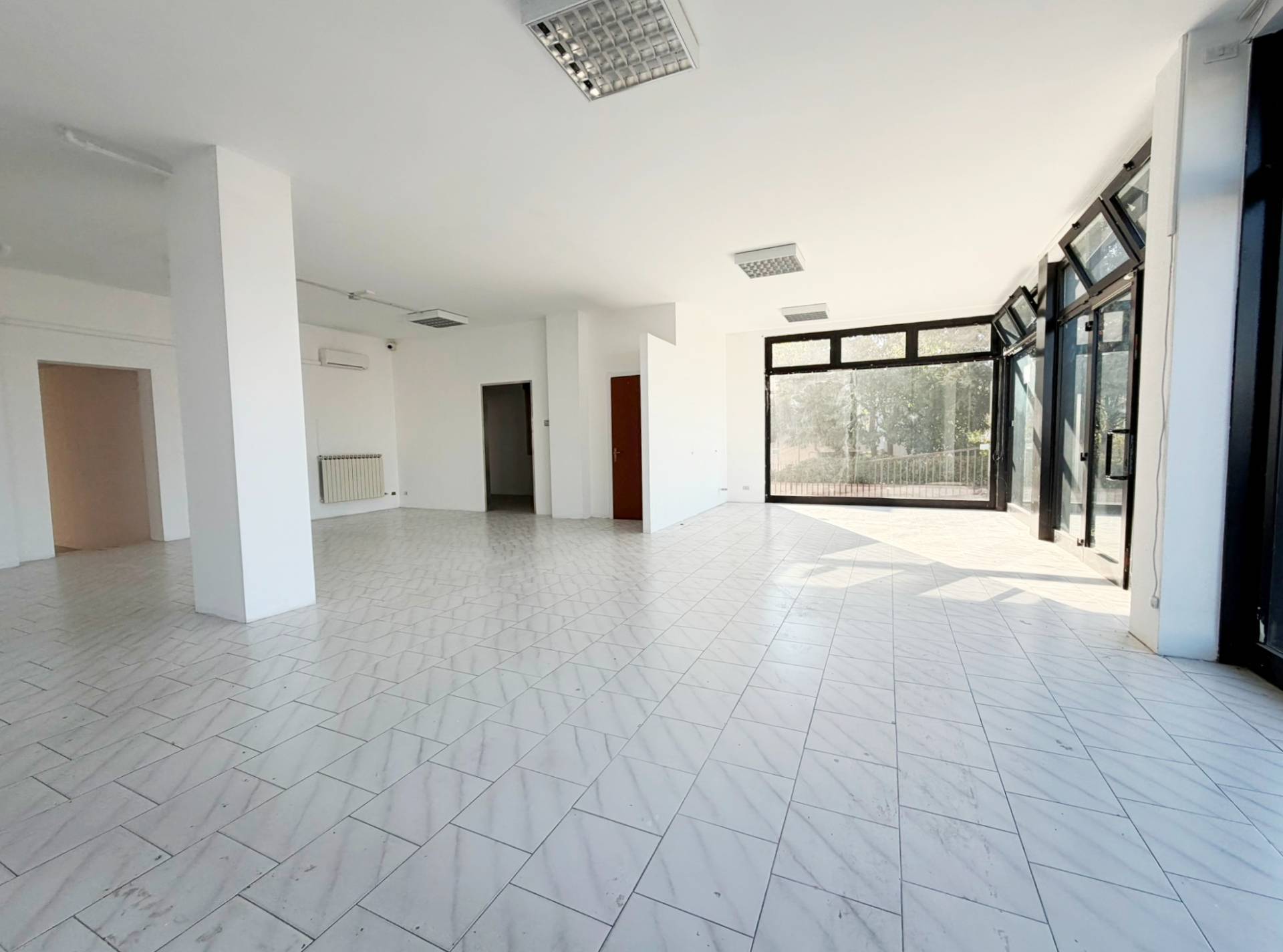 Negozio in affitto a Piacenza, S. Antonio