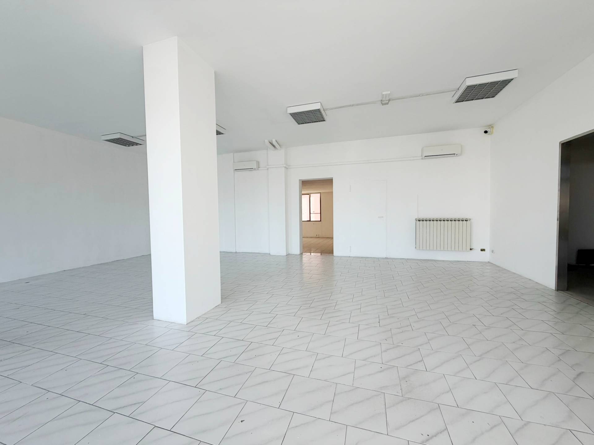 Negozio in affitto a Piacenza, S. Antonio