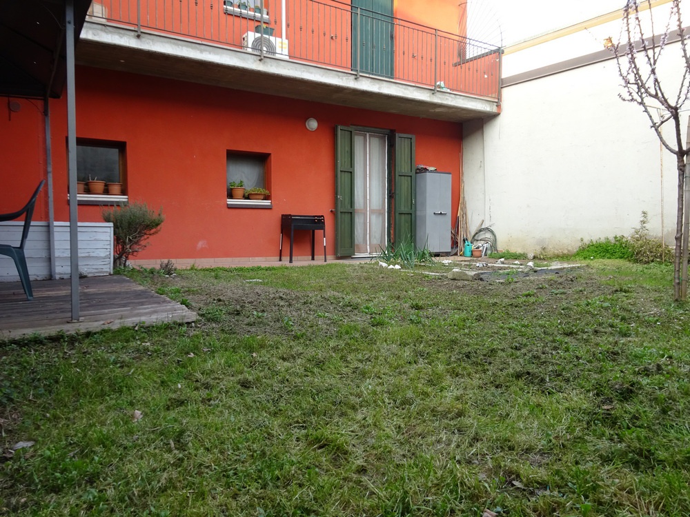 Bilocale con giardino in via roma, Dello