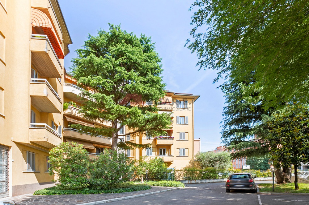 Appartamento con box in via zadei, Brescia
