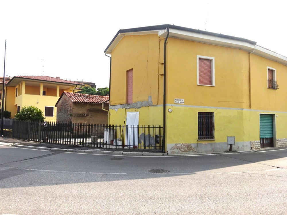 Bilocale da ristrutturare in via santa maria crocifissa di rosa, Capriano del Colle