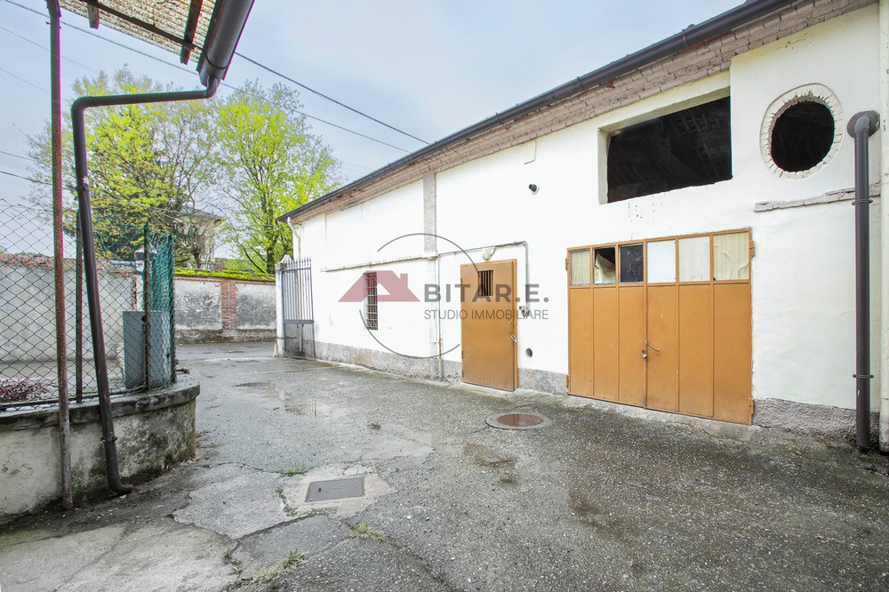 Bilocale con box in via roma, Brandico