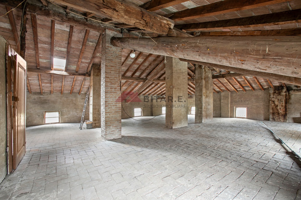 Bilocale con box in via roma, Brandico