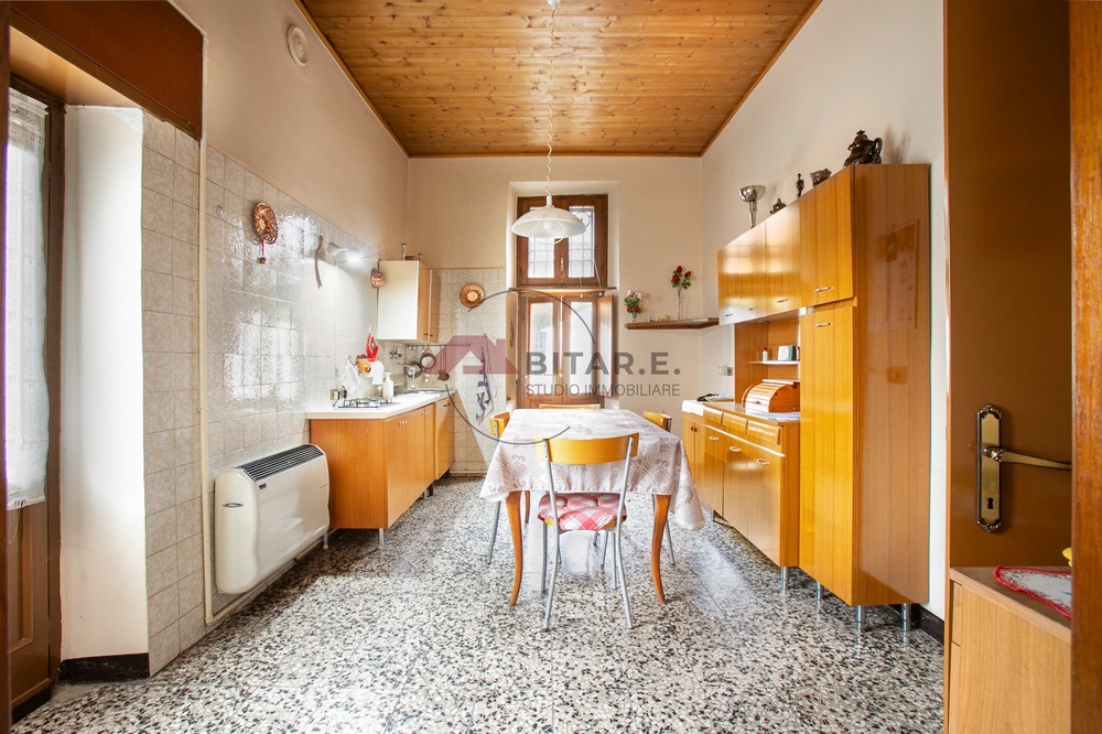 Bilocale con box in via roma, Brandico