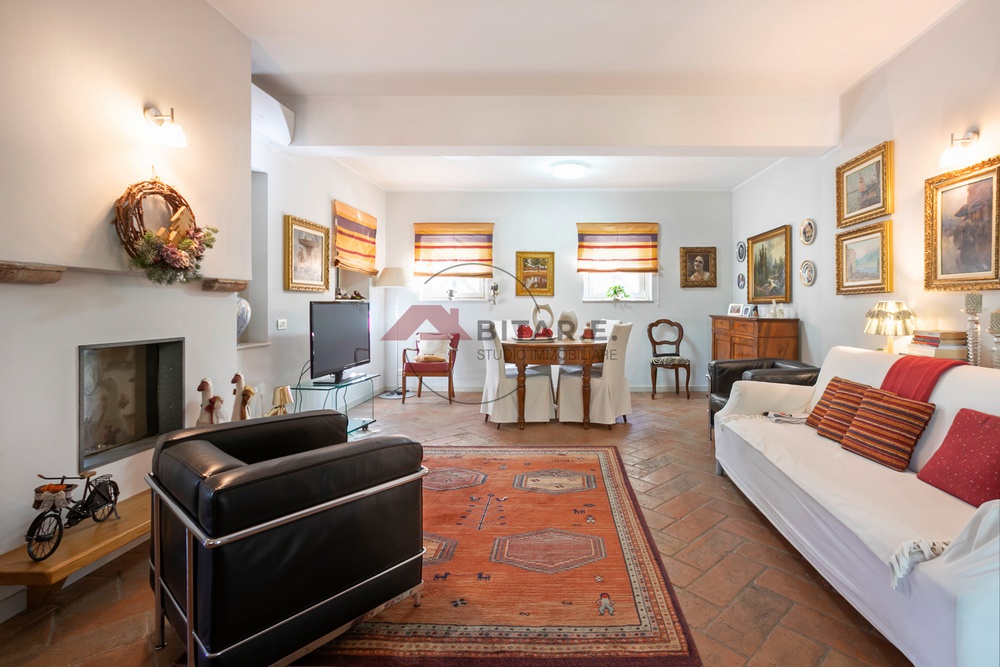 Villa con giardino in via giosue' carducci, Castenedolo