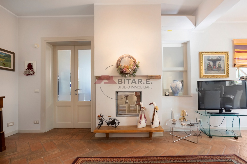 Villa con giardino in via giosue' carducci, Castenedolo