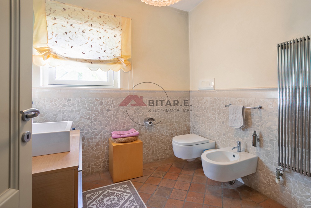 Villa con giardino in via giosue' carducci, Castenedolo