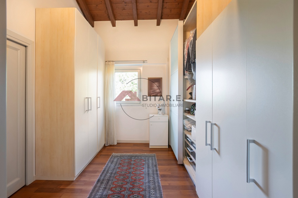 Villa con giardino in via giosue' carducci, Castenedolo