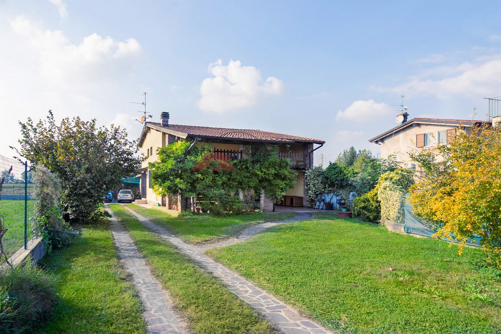 Villa con giardino in via brescia, Barbariga