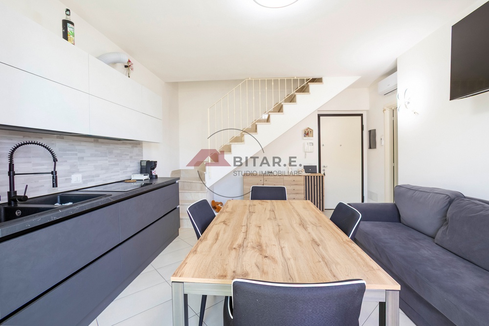 Bilocale con box doppio in via roma, Dello