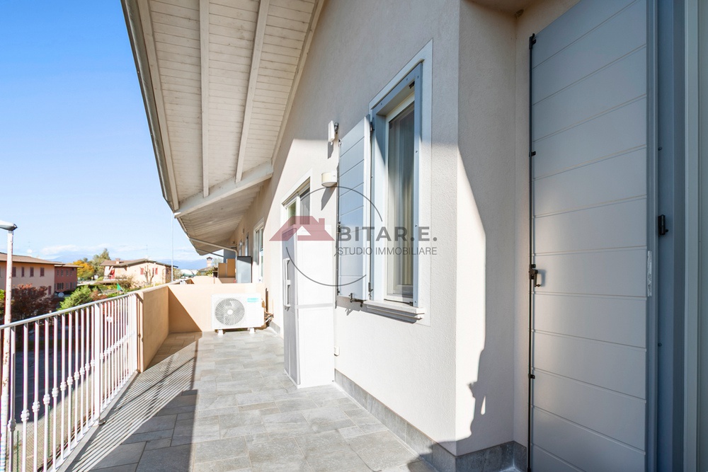 Bilocale con box doppio in via roma, Dello