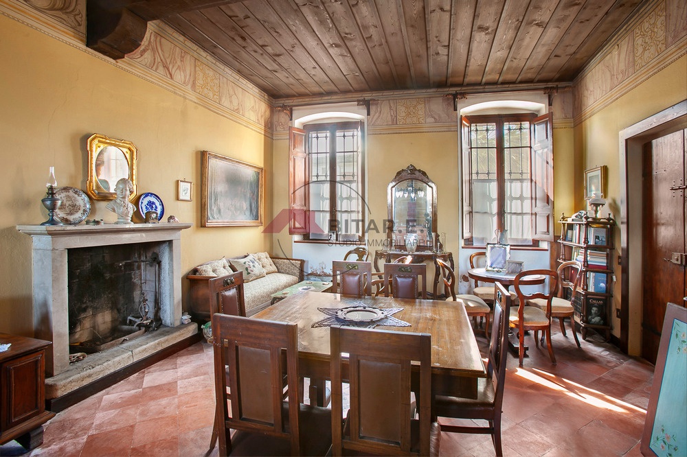 Casa indipendente con giardino in via roma, Dello