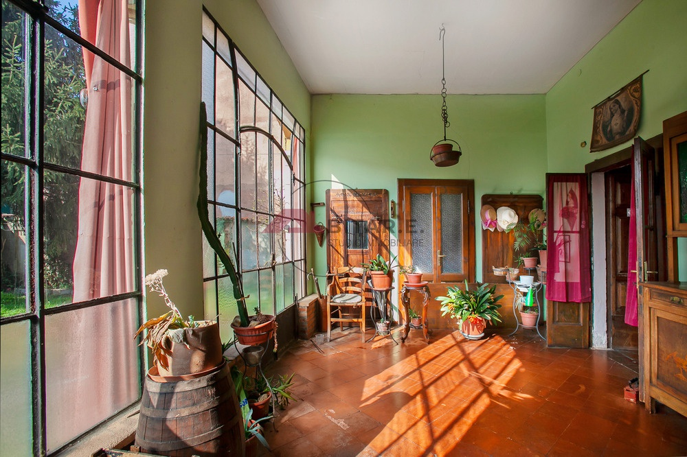 Casa indipendente con giardino in via roma, Dello