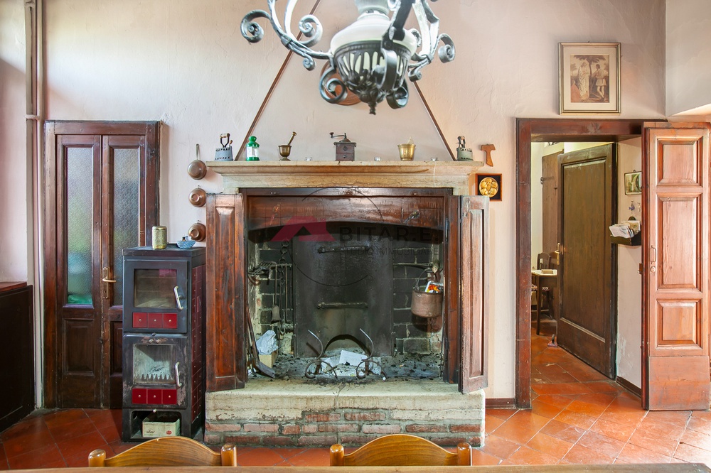 Casa indipendente con giardino in via roma, Dello