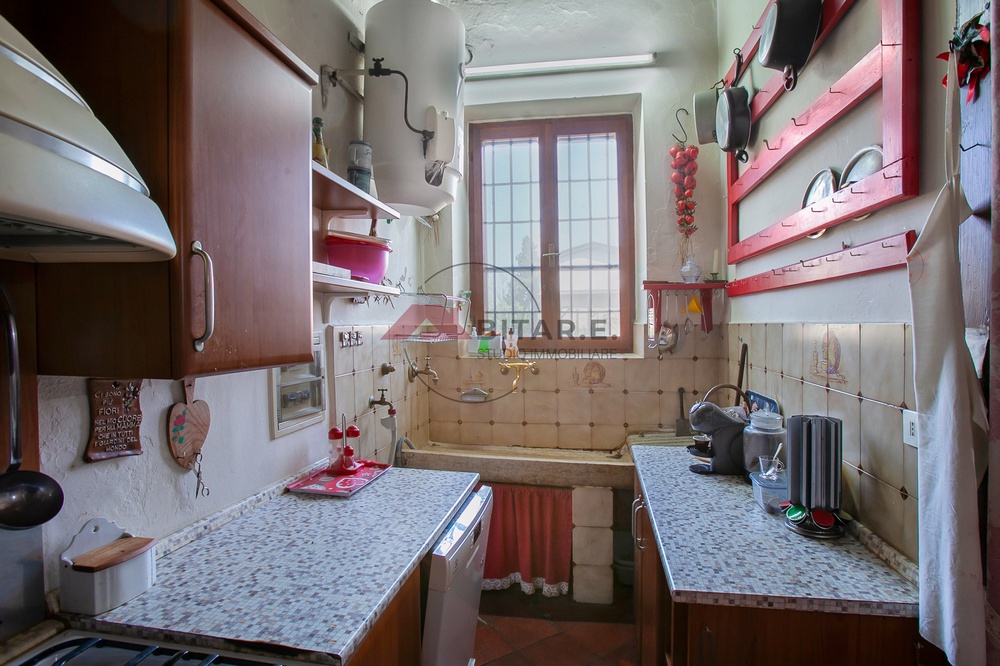 Casa indipendente con giardino in via roma, Dello