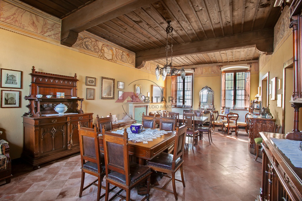 Casa indipendente con giardino in via roma, Dello